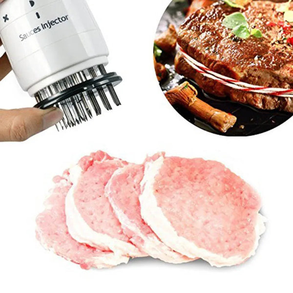 Weißer Injektorwerkzeug neben geschnittenem rohem Fleisch zur Zähflüssigung und Geschmacksgebung.