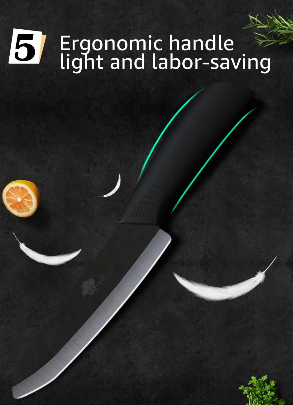 Couteau de cuisine en céramique noire avec une poignée ergonomique sur une surface sombre.