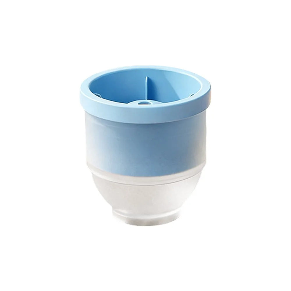 Set de moldes reutilizables de bolas de hielo de silicona con tapa azul y base blanca.