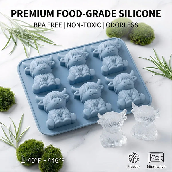Silikonformset mit kleinen grauen Tierfiguren zum Herstellen von Eiswürfeln.
