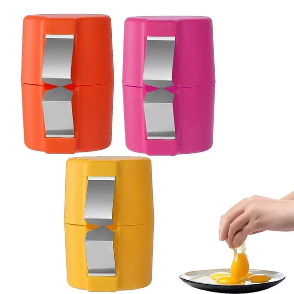 Ein Set aus drei tragbaren Eierschalenöffnern in Orange, Pink und Gelb, mit einem Werkzeug neben einer Schale Eier.