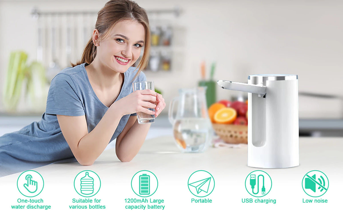 Eine Frau benutzt einen automatischen faltbaren Elektrolyt-Wasserdispenser, der Funktionen wie Ein-Tasten-Ausschuss und USB-C