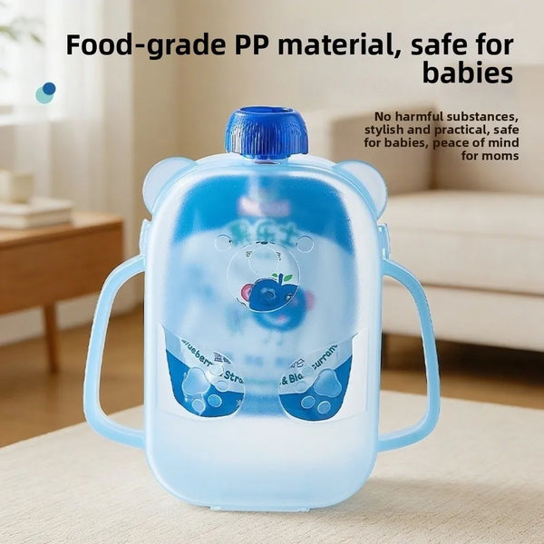 Hellblaue bärenförmige Silikon-Druckbeutelhalter mit blauem Deckel, für lebensmittelechtes Material und Baby-sicher.