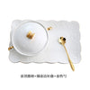 Weißer Keramik-Dessertschalen-Set mit goldvergoldeten Löffeln und passendem Serviertablett.