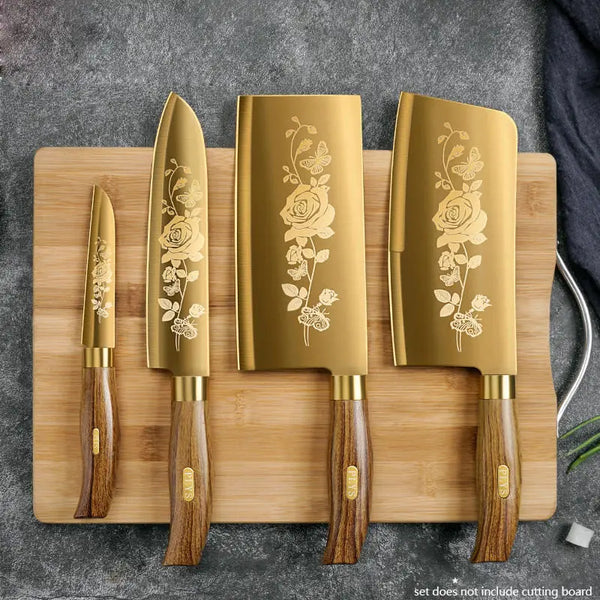 Ein Set von vier goldenen Rosens Edelstahlkochmesser auf einem Holzbrett.
