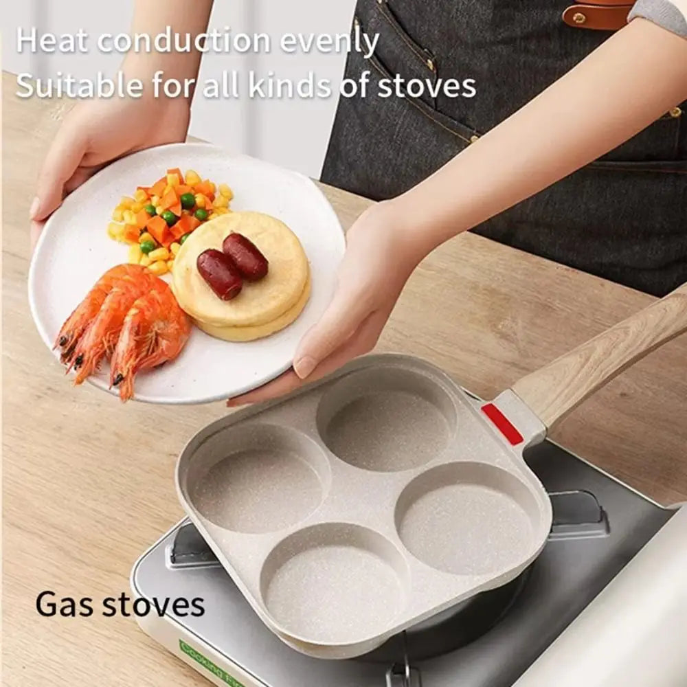 Una mano está usando una sartén antiadherente de cuatro orificios en una estufa de gas para cocinar comida.
