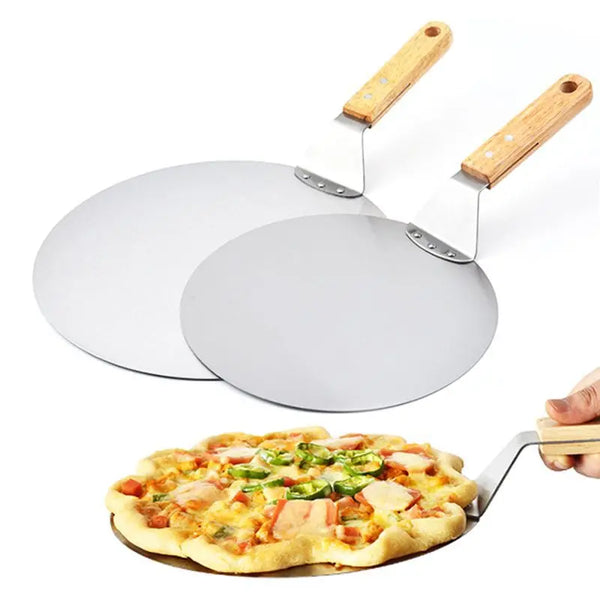 Rundes Pizzaschaufel aus Edelstahl mit Holzgriff zum Anheben und Servieren von Pizza.
