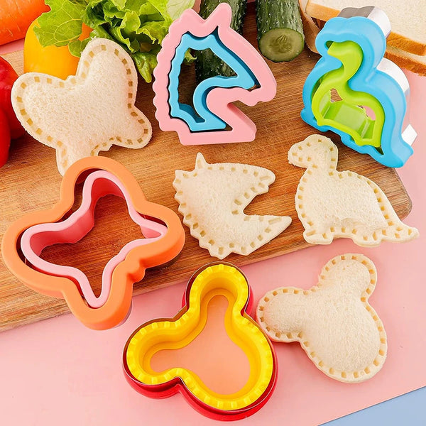 Set aus bunten Plastik-Sandwich-Cuttern in Form von Tieren und Blättern zum Backen und Dekorieren