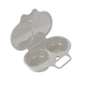 Cuiseur d'œufs à micro-ondes gris clair avec couvercle articulé et plusieurs tasses en silicone pour cuire les œufs.