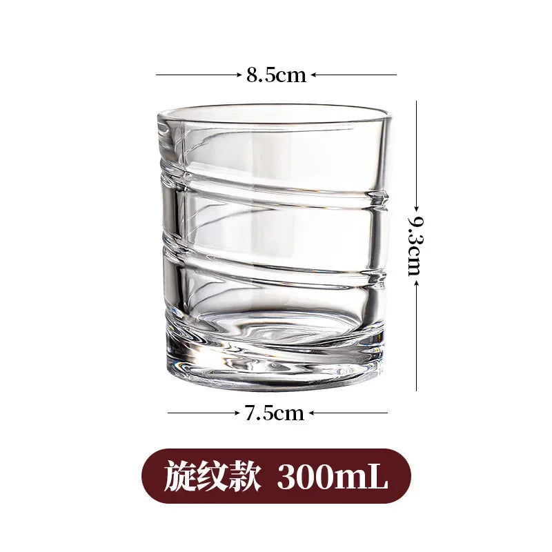 Vaso rotatorio de whiskey de vidrio transparente con medidas indicadas.
