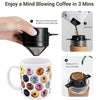 Una mano ensamblando un filtro para café de goteo de acero inoxidable plegable, listo para preparar café.