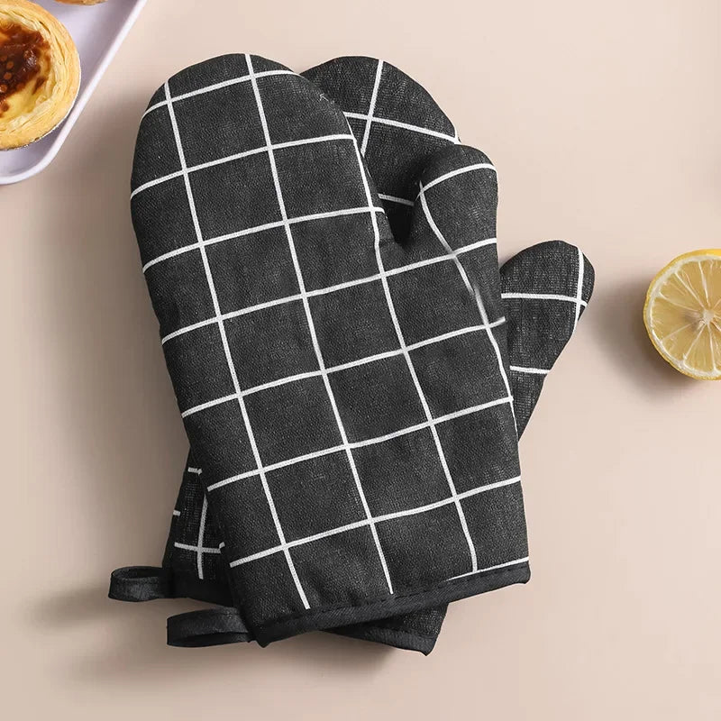 Black checkered silicone splash guard lid for microwave