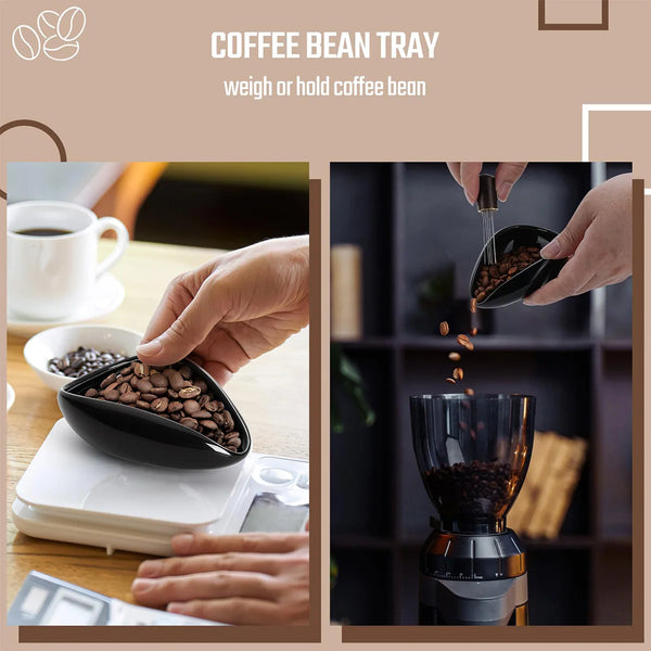 Eine Hand benutzt ein Keramik-Kaffeedosier- und Sprühset, um eine einzelne Kaffeebohne zu messen oder zu halten.