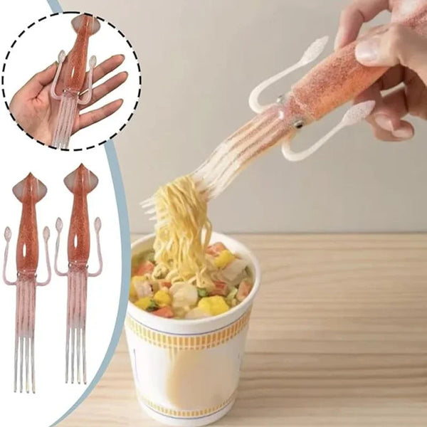 Eine Hand benutzt eine lustige, quallenartige Gabel, um Essen in einer Tasse zu servieren.