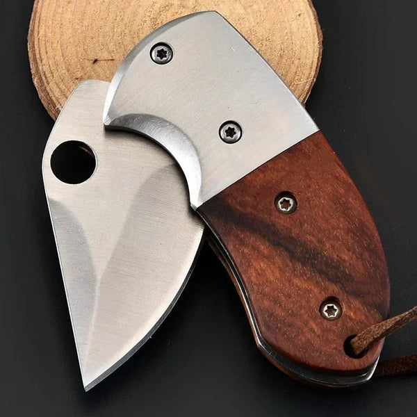 Edelstahl-Mini-Multitool mit Holzgriff vor dunklem Hintergrund