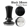 Pilon à café ripple noir de 58 mm avec une plaque en acier inoxydable.