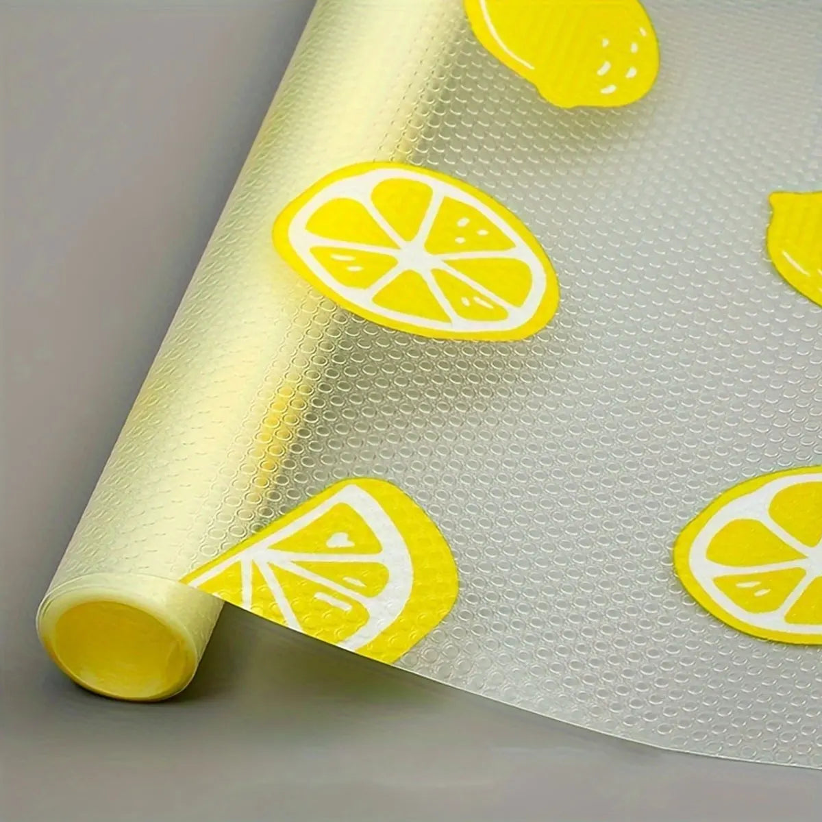 Rodajas de cítricos amarillos colocadas sobre una estera de EVA transparente y resistente al agua para usar en gabinetes
