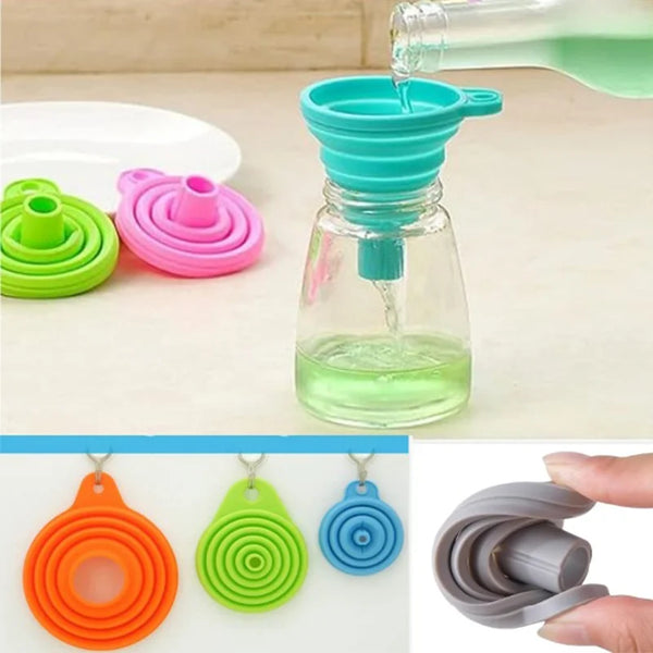 Ein Set faltbare Silikon-Trichter in Orange, Grün und Blau neben einer Glasflasche.
