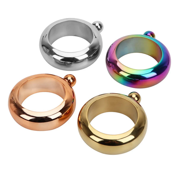 Drei silber-, irisierende und goldfarbene Edelstahl-Hipflaschenarmbänder mit unterschiedlichen Oberflächen