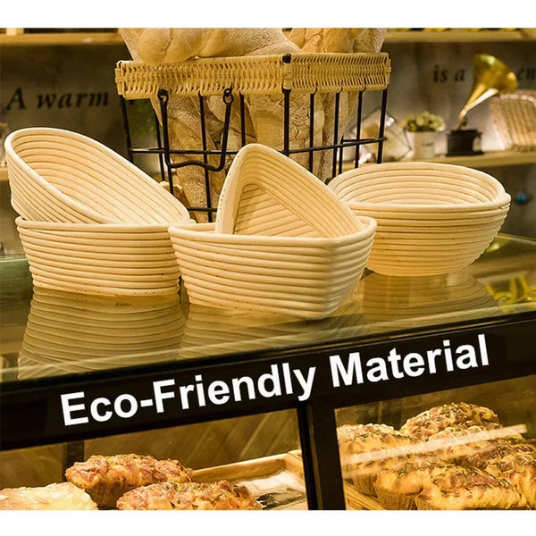 Set natürliche Rattan-Backformen präsentiert auf einer Glasablage.