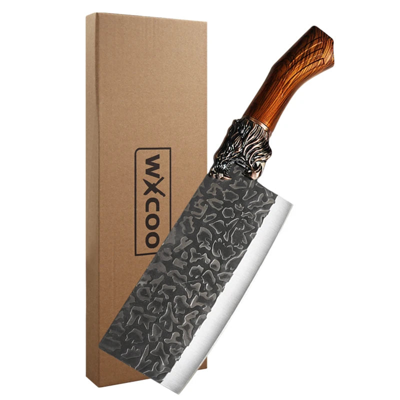 Juego de cuchillos de cocina de acero inoxidable forjado con mango de madera y funda negra, junto a su caja de cartón.
