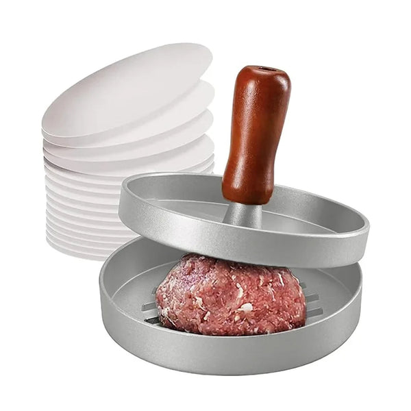 Silberne Antihaft-Hamburger-Patty-Presse mit braunem Griff und roher Fleisch-Patty darin.