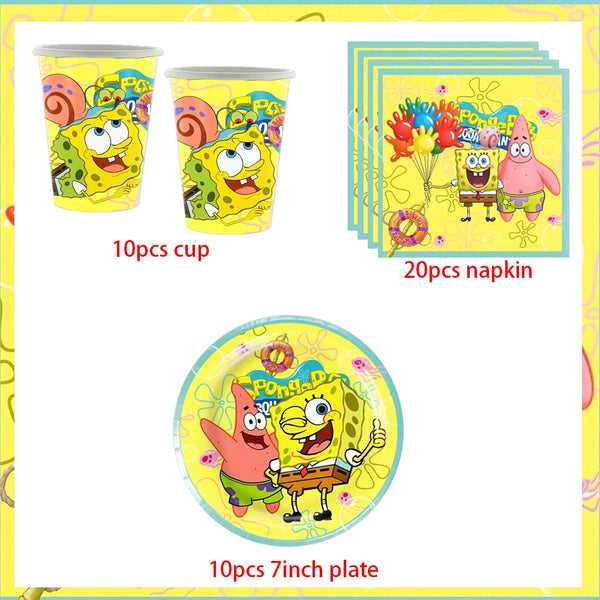 Set aus Einweg-Partyartikeln mit SpongeBob und Patrick, darunter Becher, Servietten und Teller.