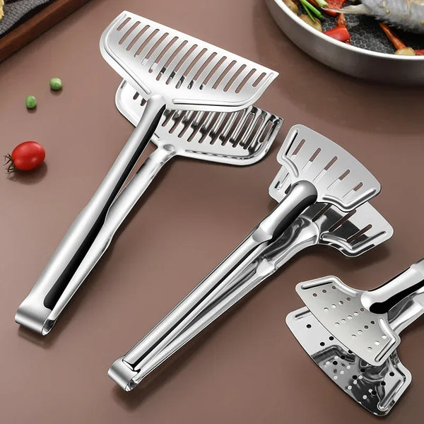 Drei Edelstahlgrillzangen werden auf einer braunen Oberfläche präsentiert.
