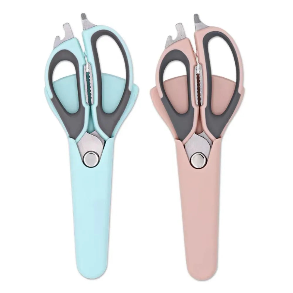 Un par de tijeras de cocina resistentes en azul claro y rosa con cuchillas multifunción.