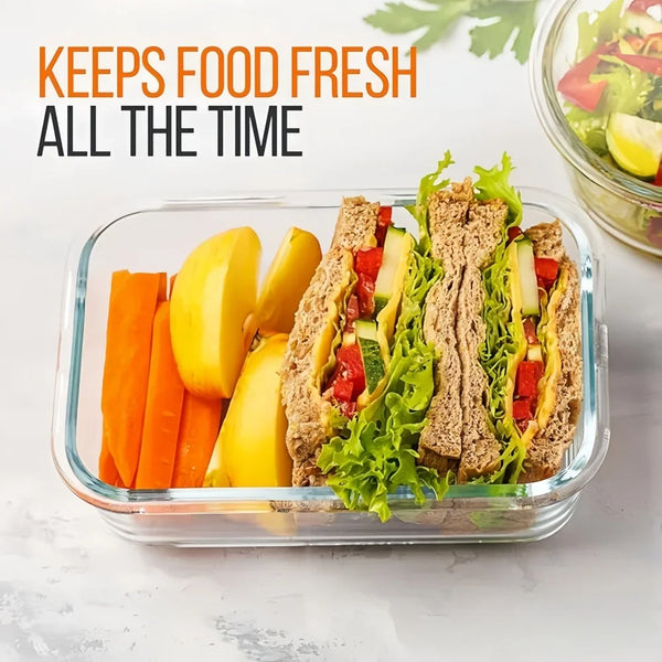 A glass lunch box filled with a sandwich and vegetables, demonstrating how it keeps food fresh.