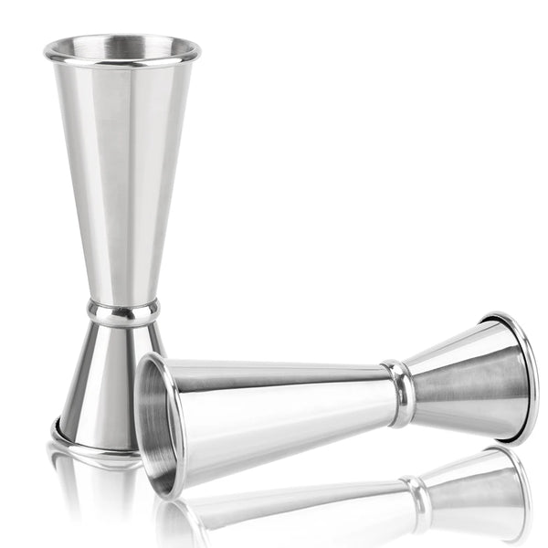 Set aus Edelstahl-Cocktail-Jiggers, einschließlich Messbecher und Gießspitze.
