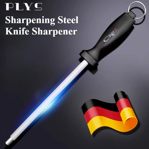 Schwarzes und silbernes Messerschärfer mit deutschem Flaggen-Design, Nahaufnahme.