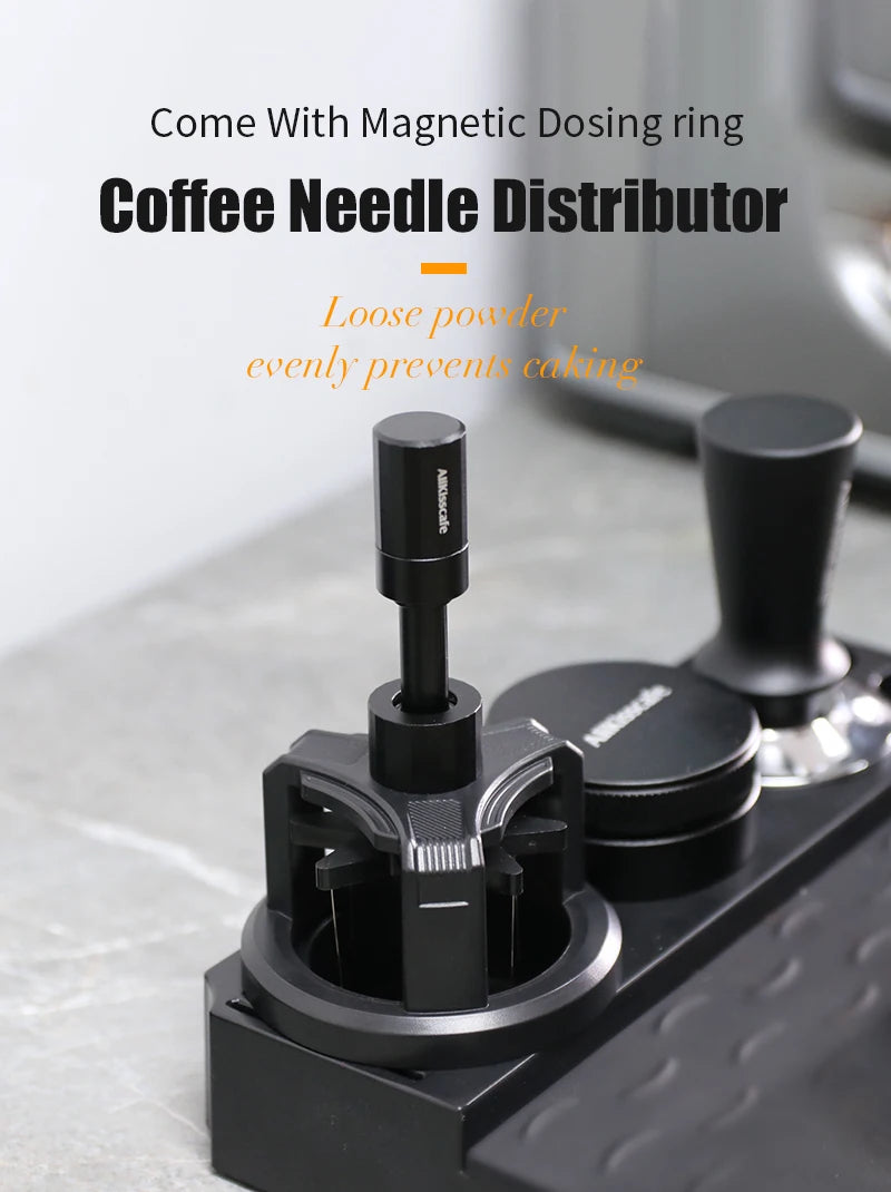Un distributeur de dose magnétique noir sur une machine à expresso.